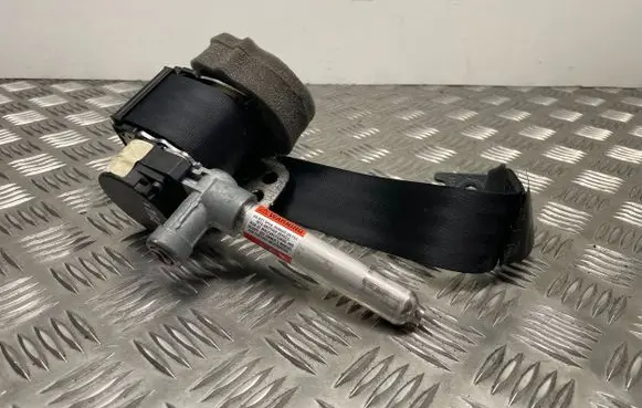 Volvo C30 Rear seatbelt 30642227