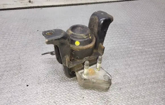 Toyota Corolla E120 E130 Engine mount bracket