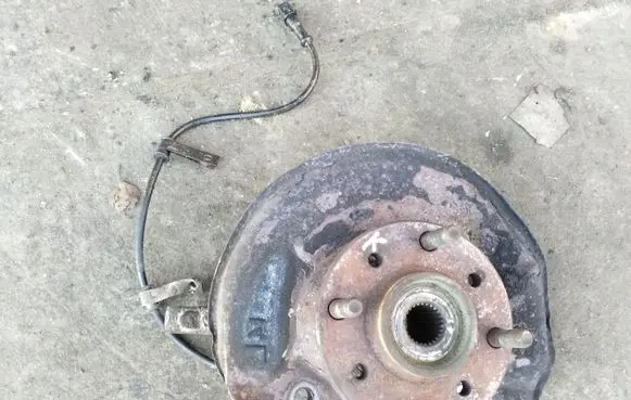 Mitsubishi Space Star Front wheel hub spindle knuckle