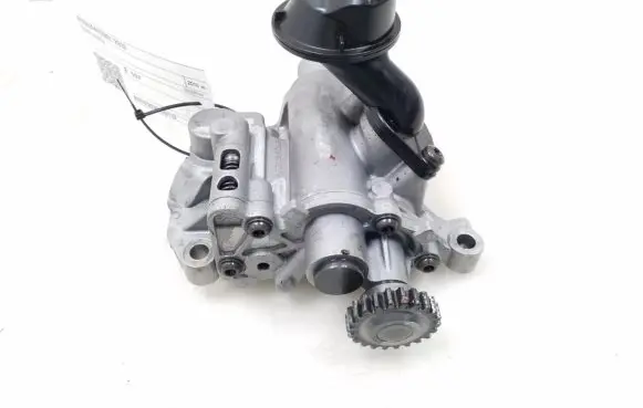 Audi A4 S4 B8 8K Oil pump 