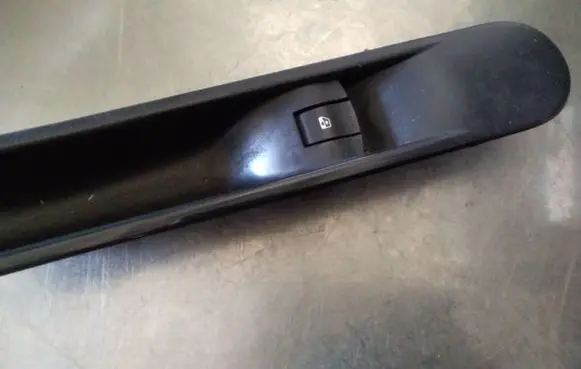 Renault Espace - Grand espace IV Electric window control switch 28082