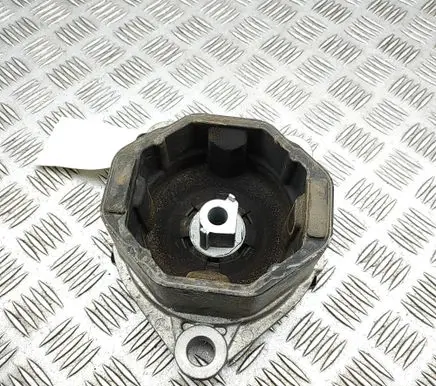 Volvo XC40 Engine mount bracket 31686296