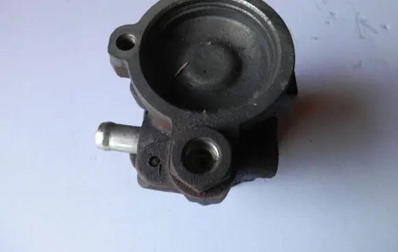 Renault Laguna I Power steering pump 7700422619