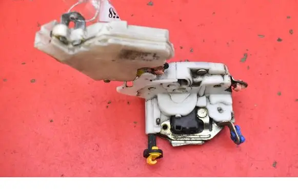 Nissan Almera Tino Front door lock 8055361U66