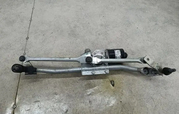 BMW 1 E81 E87 Front wiper linkage 6925706