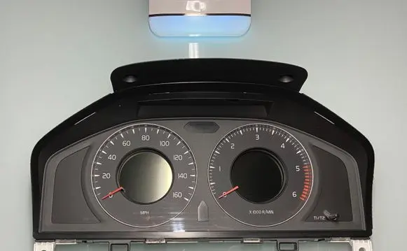 Volvo V70 Speedometer (instrument cluster) 31270905AA 31270905