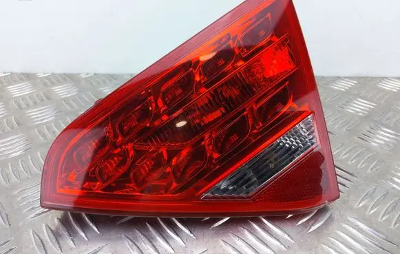 Audi A5 8T 8F Tailgate rear/tail lights 8T0945094A