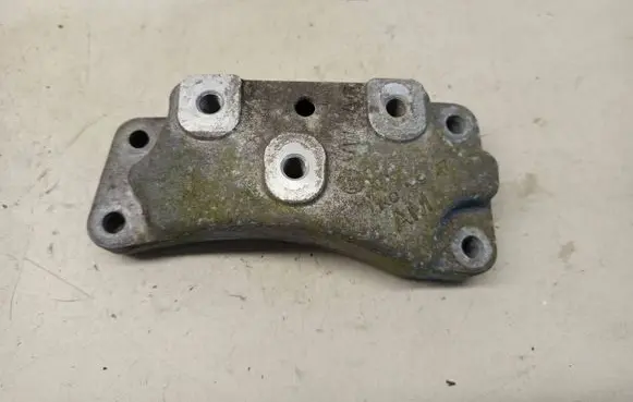 Volkswagen PASSAT CC Gearbox mounting bracket 1K0199117