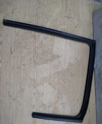 Nissan Juke II F16 Rubber seal rear door window/glass 823316PA0B
