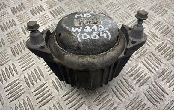 Mercedes-Benz E W212 Engine mount bracket A2042405017Q1