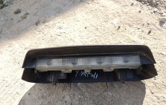 Toyota Yaris Third/center stoplight 77671