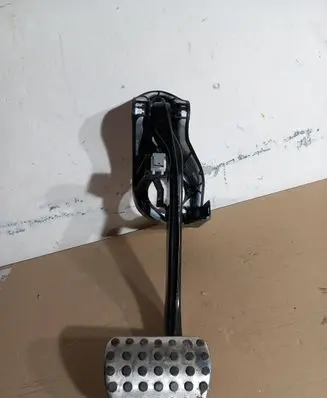 Mercedes-Benz C W204 Brake pedal A2042902301