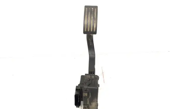 Accelerator throttle pedal