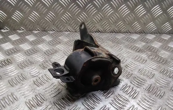 Toyota Avensis T250 Engine mount bracket