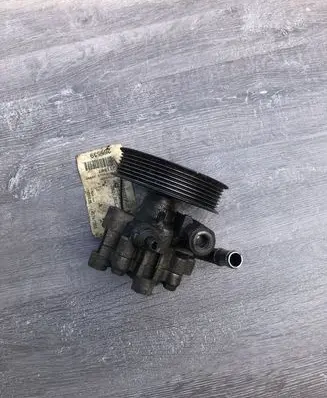 Toyota Avensis Verso Power steering pump