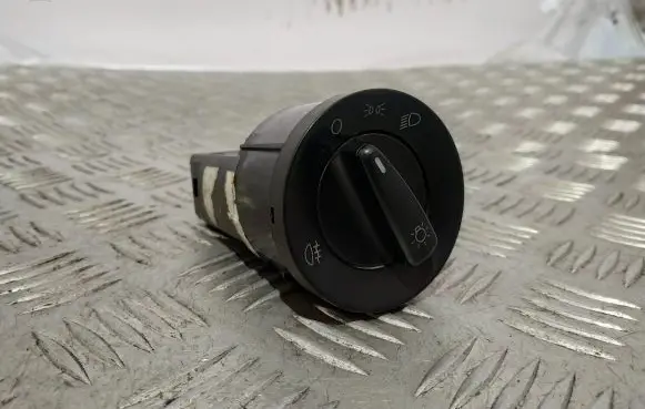 Volkswagen Golf IV Light switch 1C0941531