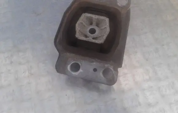 Ford Mondeo MK IV Engine mount bracket 6G917M121AG