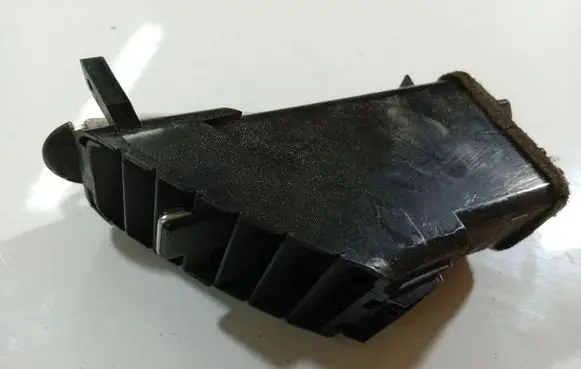 Nissan Primera Dash center air vent grill A1007035