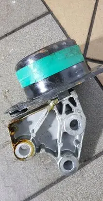 Chevrolet Captiva Engine mount bracket