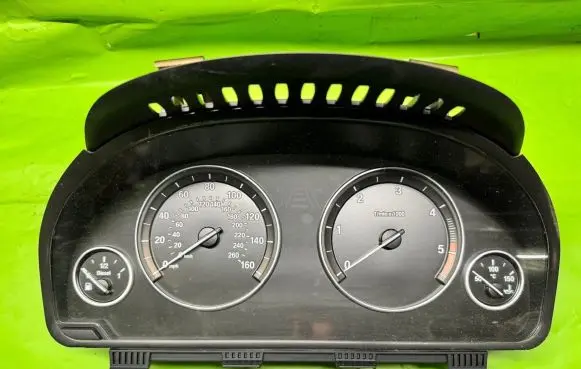 BMW 5 F10 F11 Speedometer (instrument cluster) 2119948 25811511 9249347