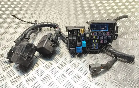 Mazda 3 II Fuse module 