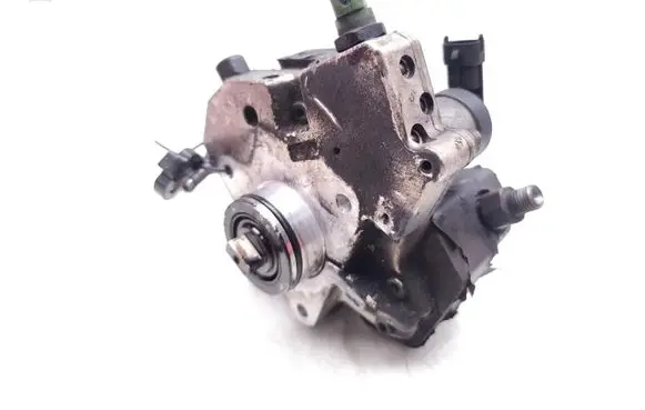 Volvo XC90 Fuel injection high pressure pump 30756125 0445010111