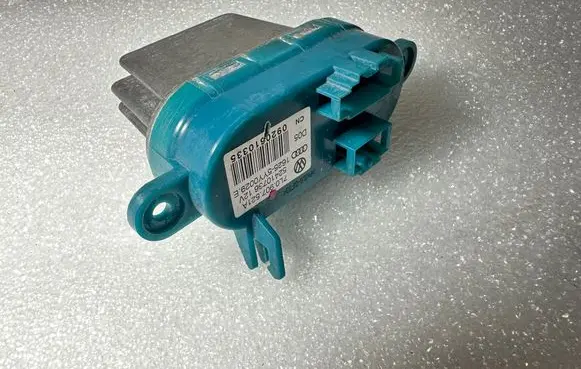 Volkswagen Touareg I Heater blower motor/fan resistor 7L0907521A 52410736 0920610335