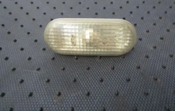 Volkswagen PASSAT B5 Front fender indicator light 1j5949117