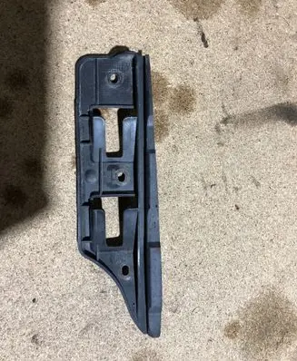 Volkswagen Jetta V Front bumper mounting bracket 1K0807164