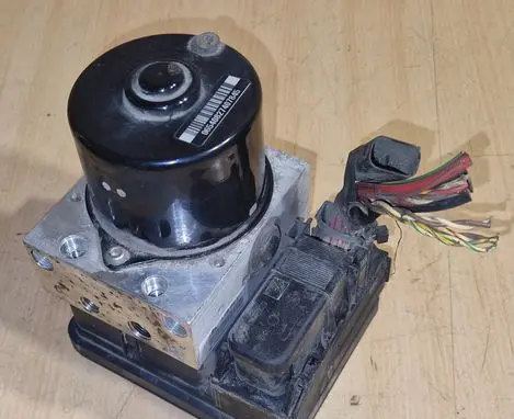 Volvo S40 ABS Pump 30647857
