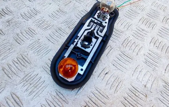 BMW 5 E39 Tail light bulb cover holder 2496339
