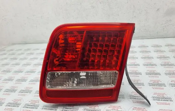 Tailgate rear/tail lights