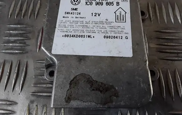 Volkswagen PASSAT B5.5 Airbag control unit/module 1C0909605B 5WK43124