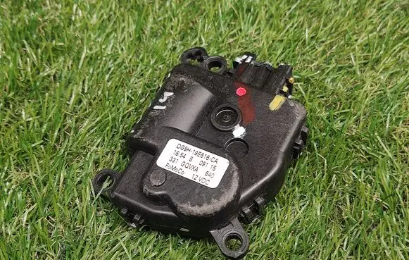 Ford Fusion II Air flap motor/actuator DG9H19E616CA
