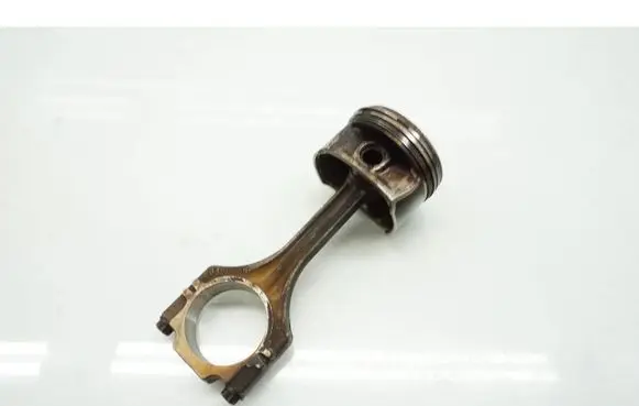 Volkswagen Golf V Piston with connecting rod 