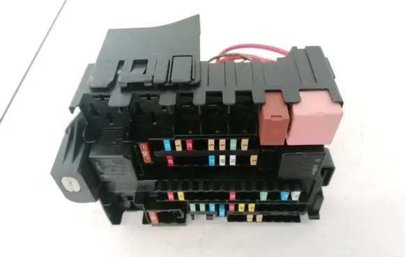 Renault Laguna III Fuse box set 8200393836D V23136J4X73