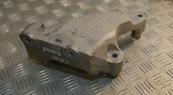 Opel Karl Engine mounting bracket 42441514
