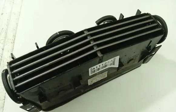 Opel Astra H Dash center air vent grill 331985437