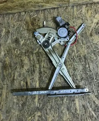 Mitsubishi Pajero Sport I Front door window regulator with motor