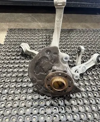 Mercedes-Benz E W213 Front wheel hub spindle knuckle A2133324700 201513LI 20505LI