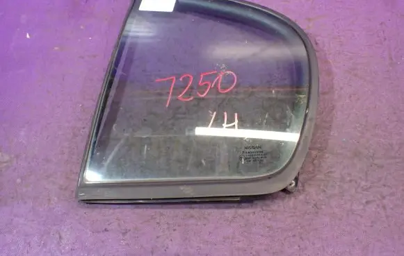 Nissan Almera Tino Front door window glass four-door