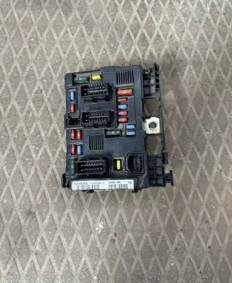 Peugeot Partner Fuse box set U118470005 BSMB5 965061828000