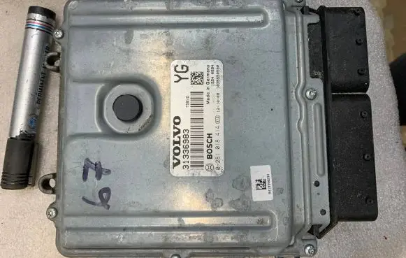 Volvo V40 Engine control unit/module 31336983 0281018414