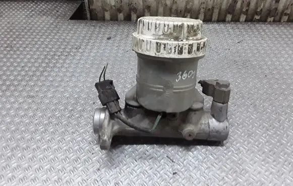 Mitsubishi Pajero Master brake cylinder