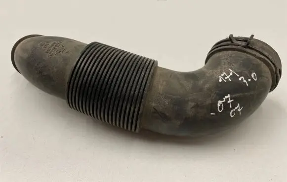 Audi Q7 4L Air intake hose/pipe 7L6129627F