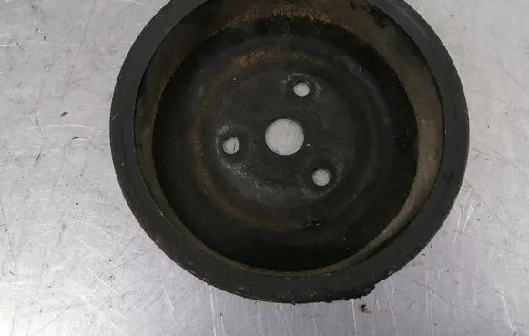 Opel Zafira B Water pump pulley 