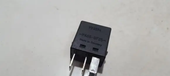 Mitsubishi Carisma Other relay MB9533821