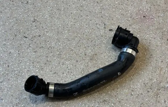 Engine coolant pipe/hose
