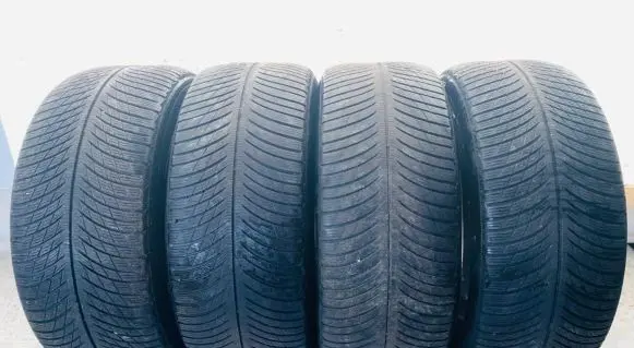 Mercedes-Benz GLE (W166 - C292) R20 winter tire 27550R20 2755020 MICHELIN