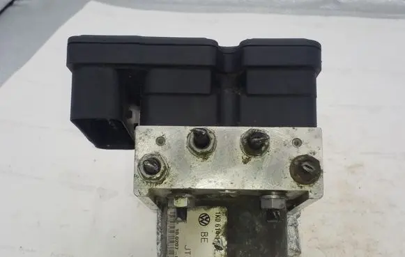 Skoda Octavia Mk2 (1Z) ABS Pump 1K0907379N 10097003133 10020700344
